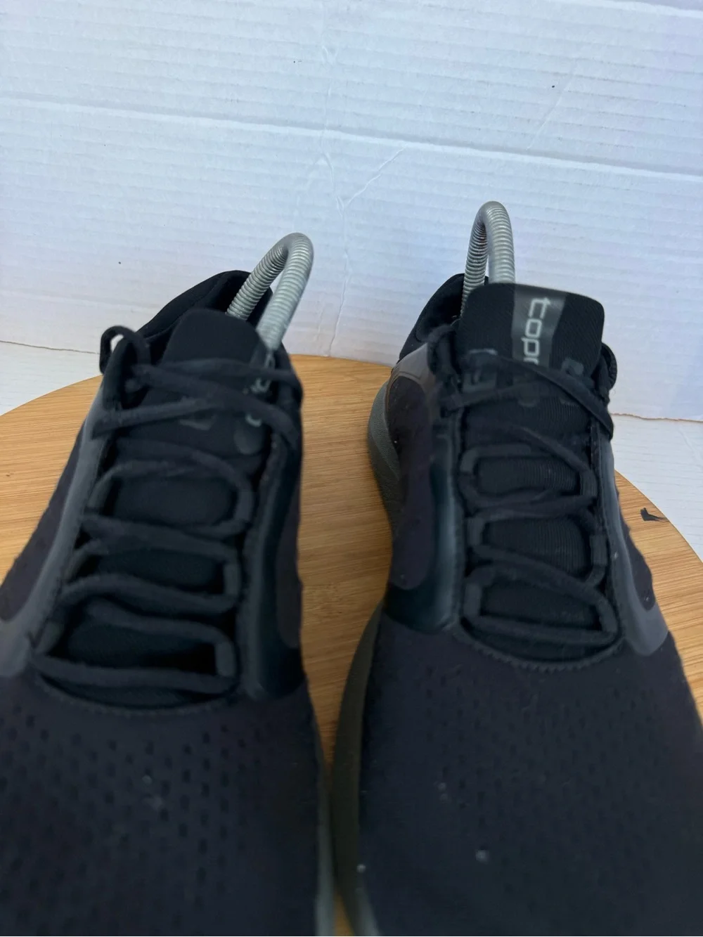 Topo Athletic ST-5 Men 9.5 Sneakers Minimalist Black Charcoal Lace Running Shoes